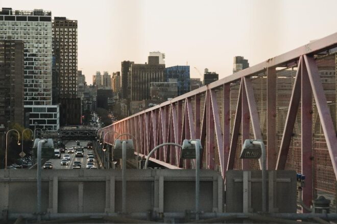 "ברוכים הבאים לחולון, העיר החדשנית והפורחת של ישראל!"