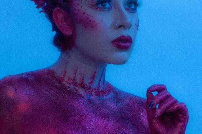 לחקור את העולם המורכב של הזנות: מבט מעמיק על התעשייה השנויה במחלוקת