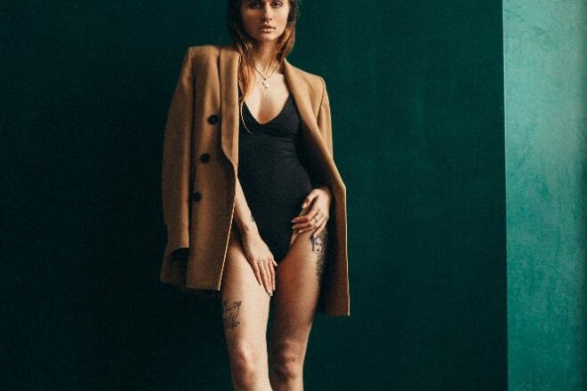 נערות ליווי: חקירה לתוך בידור למבוגרים אקזוטי וארוטי